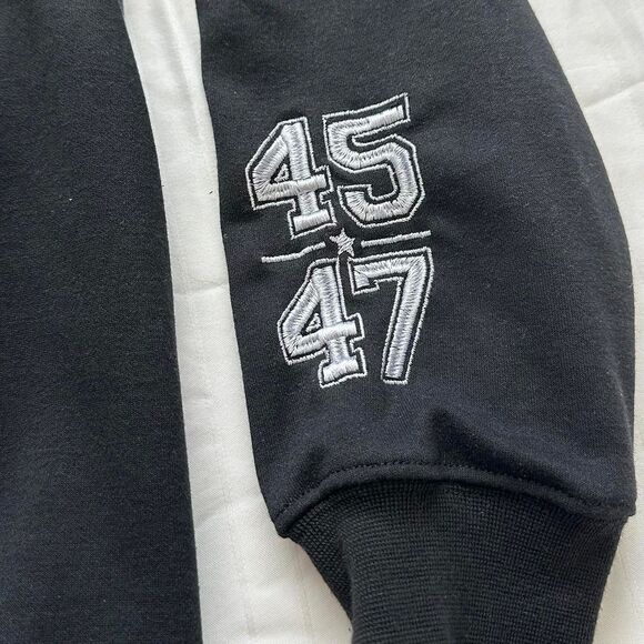 Donald Trump Black Crewneck Sweatshirt – White Embroidered Signature – Unisex - Picture 3 of 4